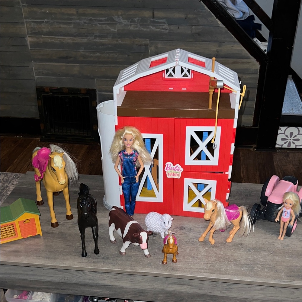 Barbie Sweet Orchard Farm Playset Barn Red/Tractor/Chicken Coop/Horse/Ponies/Bar